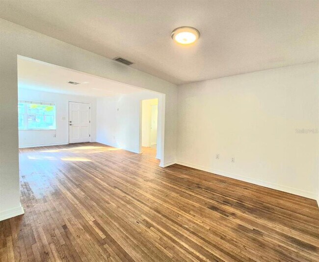 Building Photo - 2617 W Watrous Ave