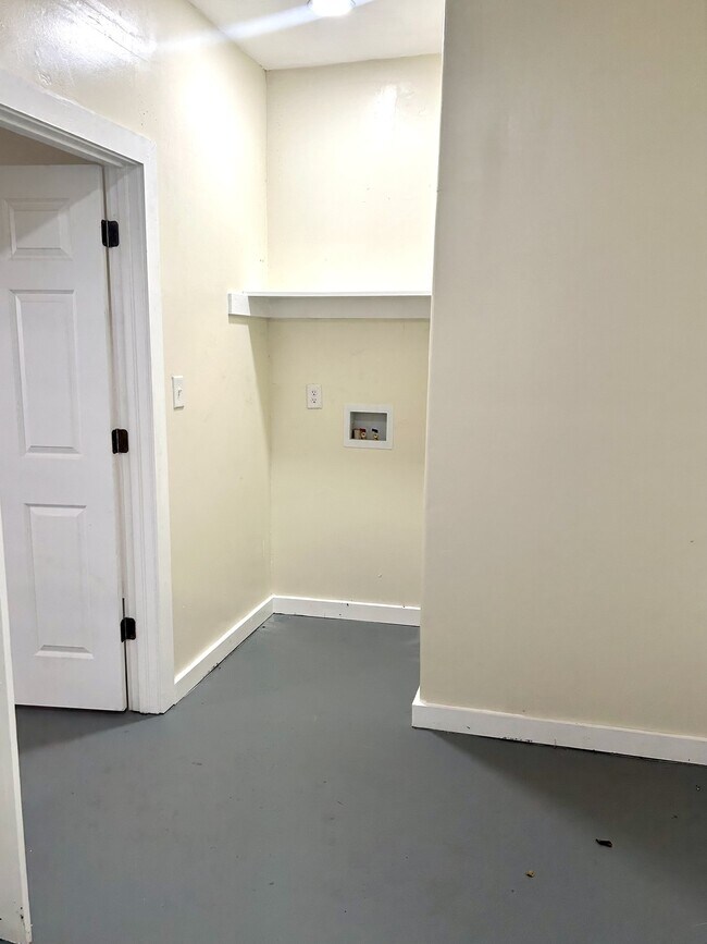 Building Photo - 1307 B St SE