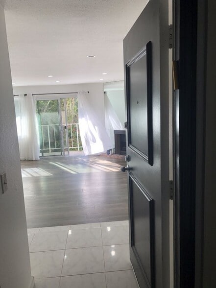 Building Photo - 1515 S Beverly Dr