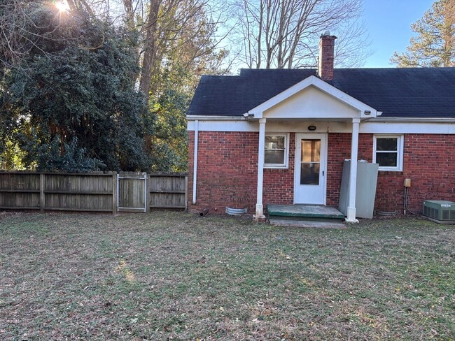 Building Photo - 717 Brighton Rd