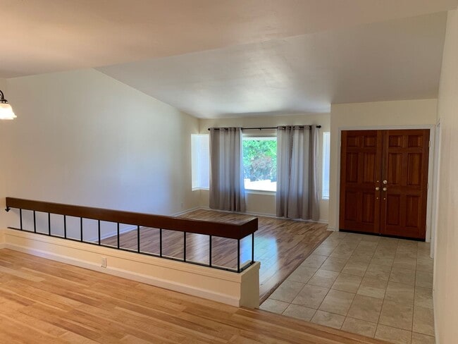 Building Photo - 2579 Pepperwood Dr