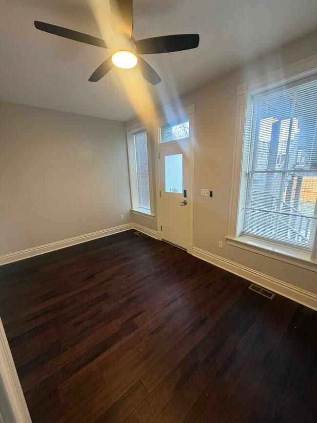 Building Photo - 4397