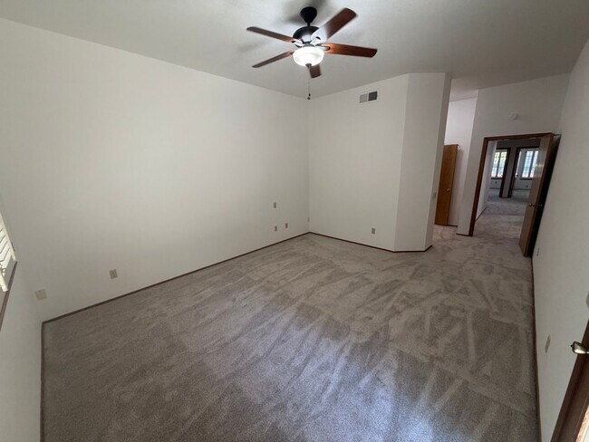 Building Photo - 4 bedroom | 2 bathroom | Gold River home
