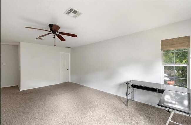 Building Photo - 1605 Balsam Way