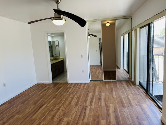 Building Photo - 736 7th Way