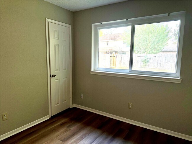 Building Photo - 3610 Bartons Ln