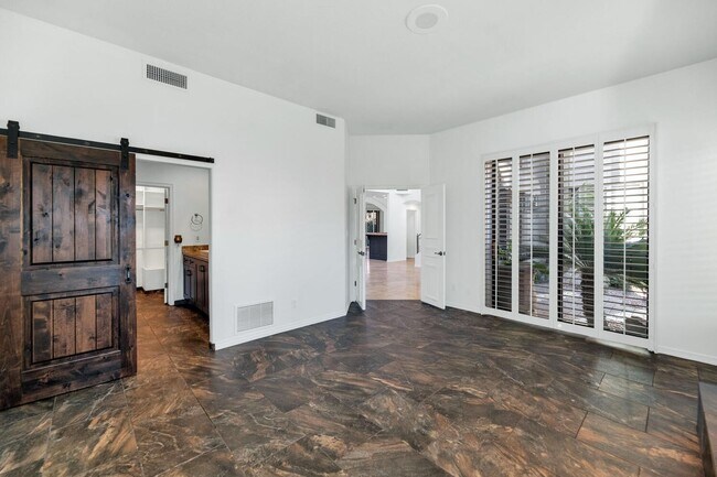 Building Photo - 7878 E Gainey Ranch Rd