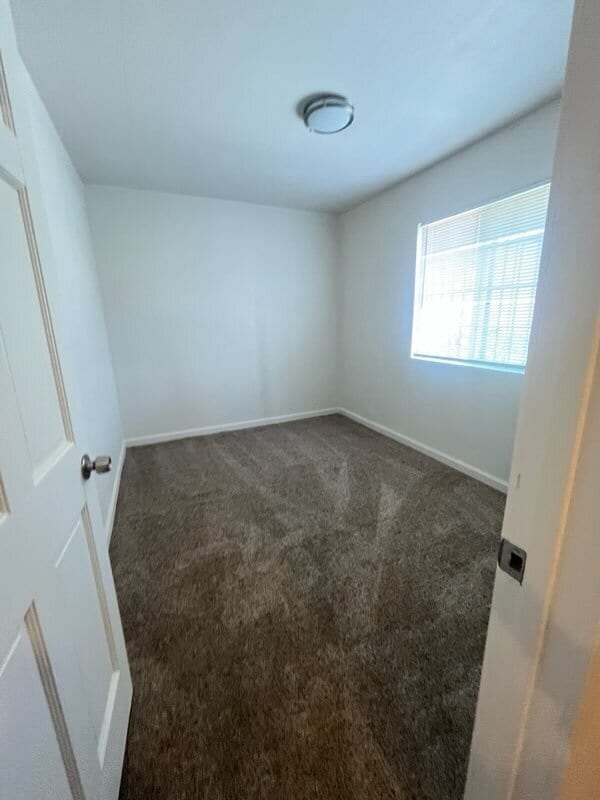 Building Photo - 5 Bedroom 2 bath home Available now