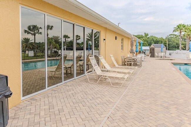 Building Photo - 1000 Deer Creek Blvd