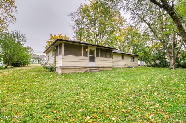 Building Photo - 2404 Iron Gates Rd