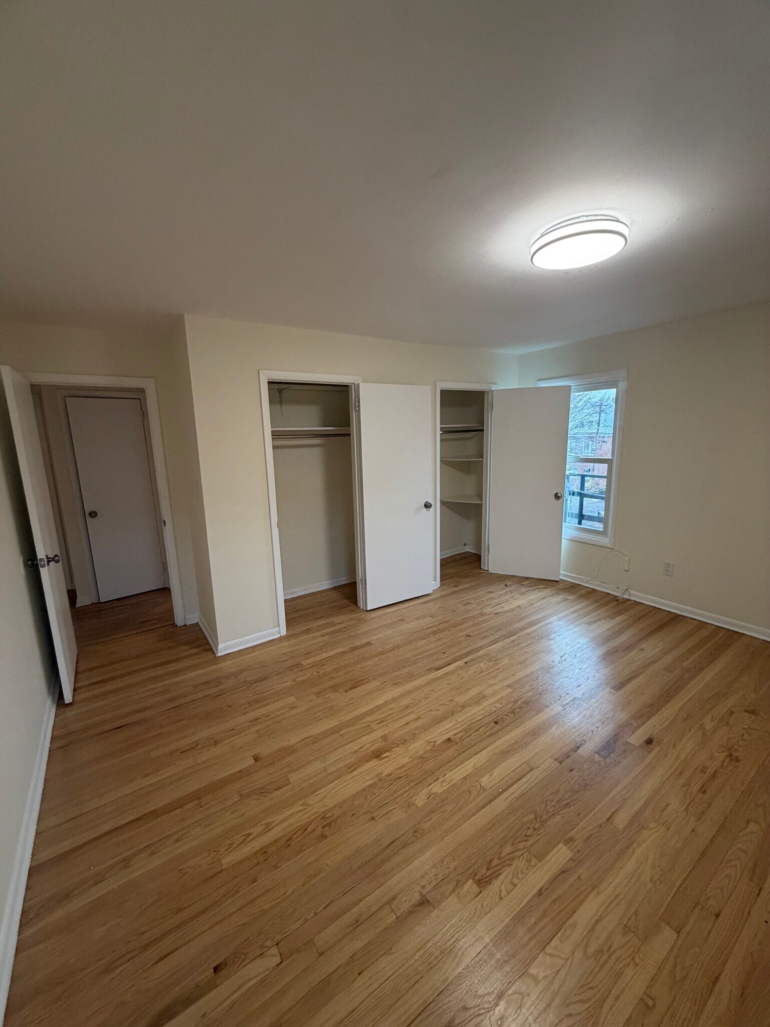 Primary bedroom - 360 Highland Ave