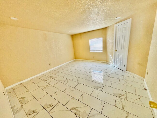 Building Photo - 5 N Judy Ln