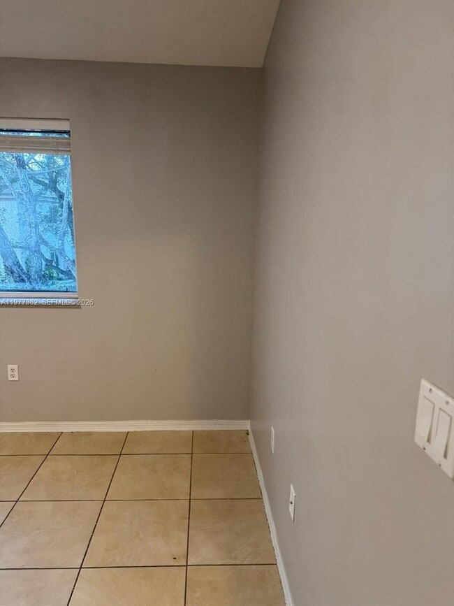 Building Photo - 1271 SE 29th St