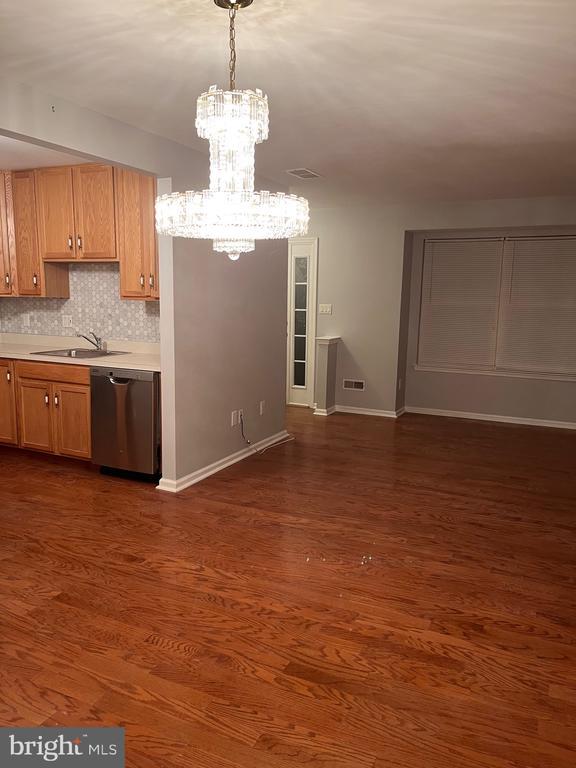 Building Photo - 5902 Coventry Way