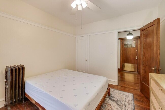 Building Photo - 3755 N Pine Grove Ave