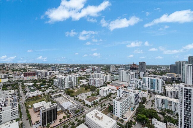 Building Photo - 2020 N Bayshore Dr