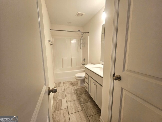 Building Photo - 16 Saint Georges Pl
