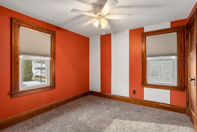 Building Photo - 3 Bedroom Fond Du Lac House