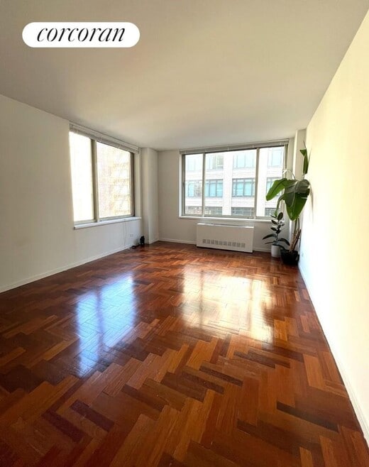 Building Photo - 2373 Broadway