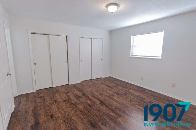 Building Photo - 611 Sinclair Dr