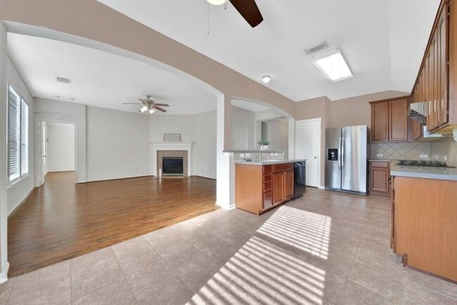 Building Photo - 815 McIntosh Bend Dr