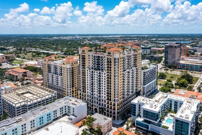 Building Photo - 701 S Olive Ave