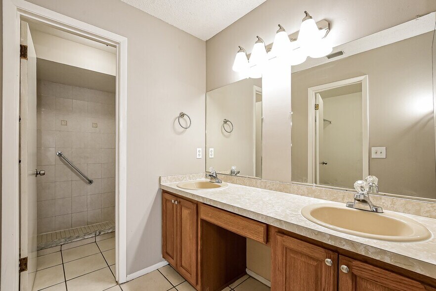 Building Photo - 1226 Creekbottom Cir