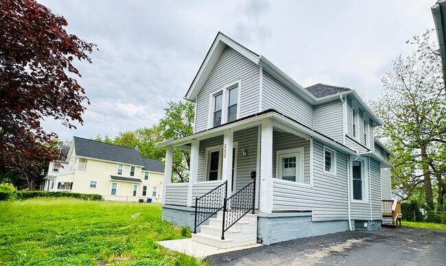 Primary Photo - 2230 E 90th St