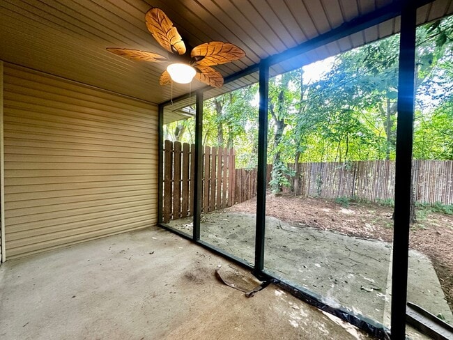 Building Photo - Welcome to this cozy and inviting 2-bedroo...