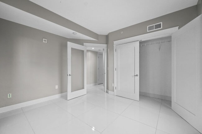 Building Photo - 400 Walnut St