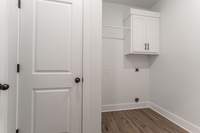 Building Photo - Beautiful Home on Two Acres