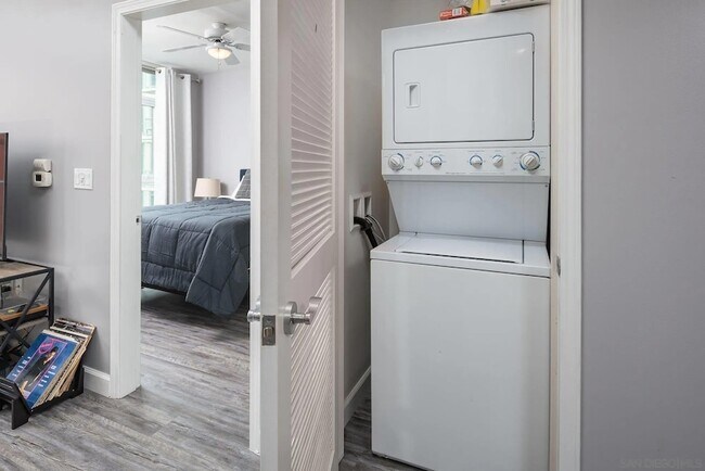 Building Photo - 1431 Pacific Hwy