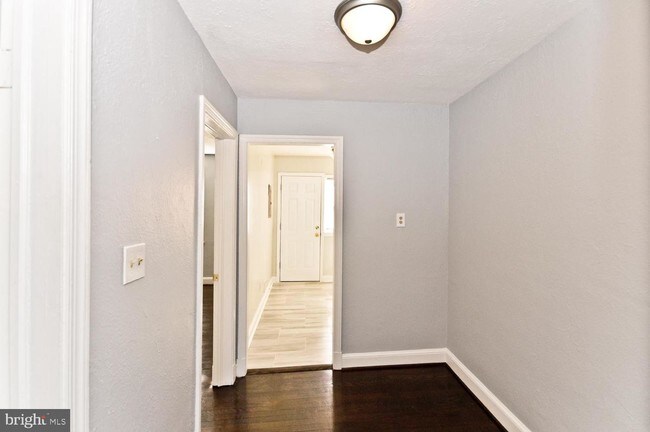 Building Photo - 1209 Savannah St SE