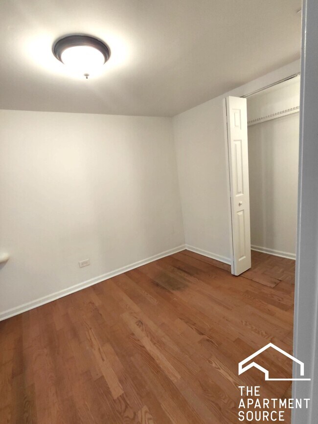 Building Photo - 2215 S Albany Ave