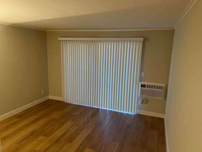 Building Photo - 2742 Oak Rd