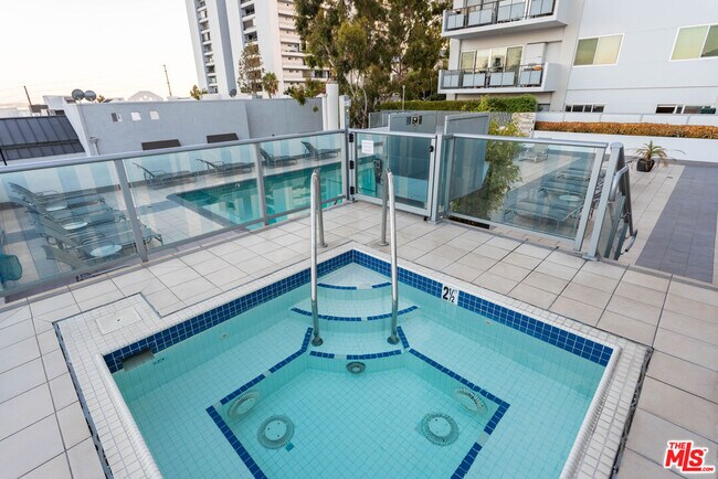 Building Photo - 1155 N La Cienega Blvd