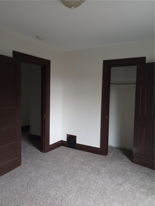 Building Photo - 362 W Gray St