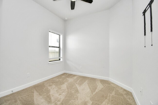 Building Photo - 1535 Park Path Dr