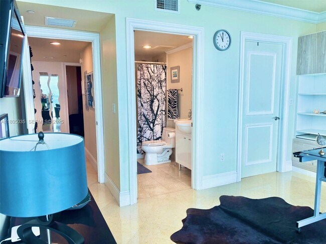 Building Photo - 1830 S Ocean Dr