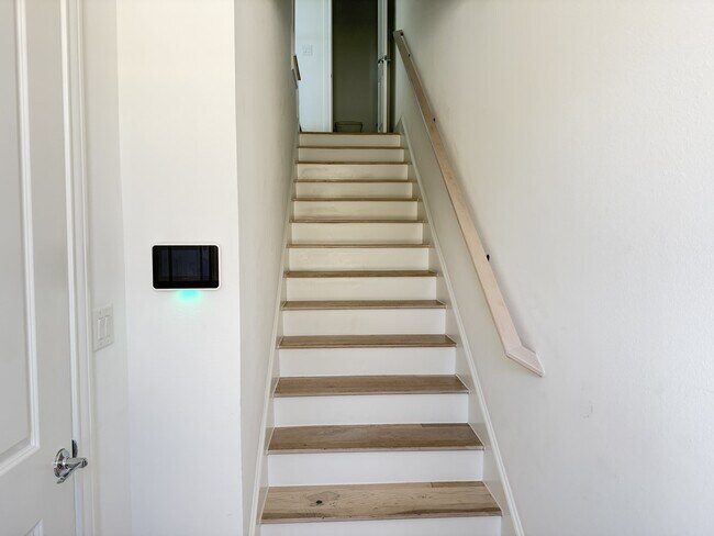 Building Photo - 14963 Magnolia St