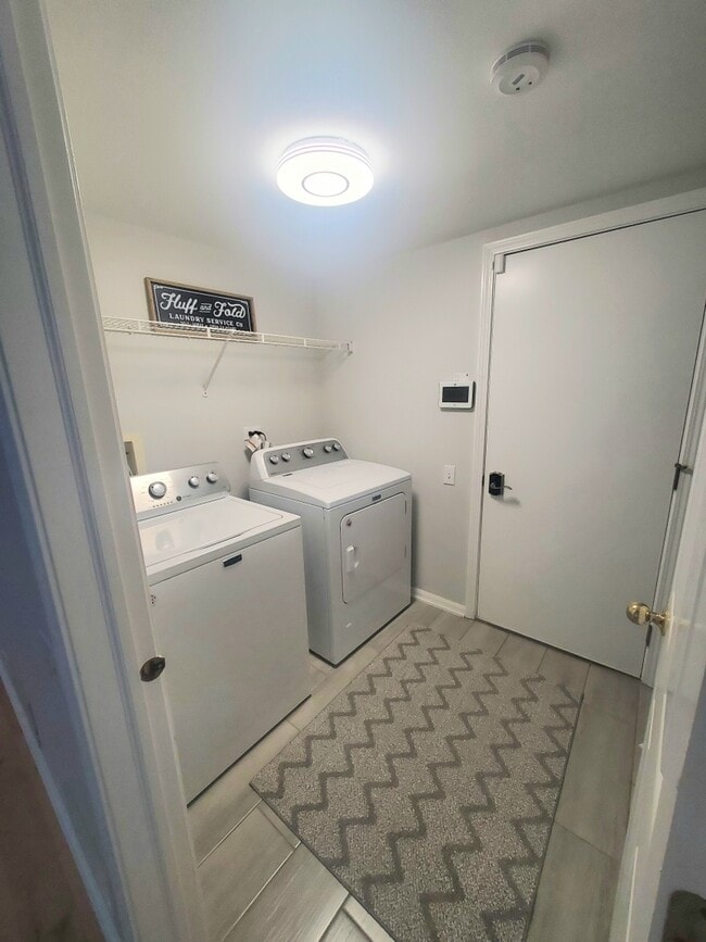 Building Photo - 1469 Braymore Cir W
