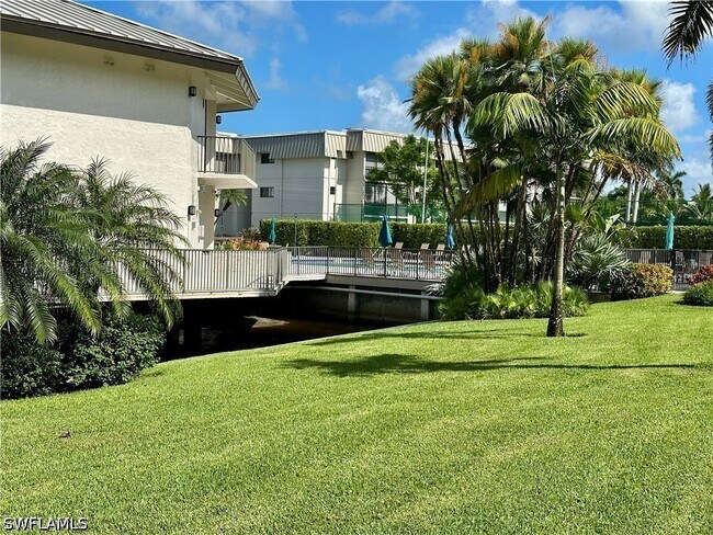 Building Photo - 788 Park Shore Dr