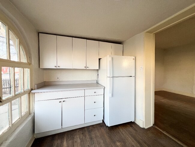 Building Photo - 707 12th St SW