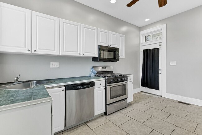 Building Photo - Huge Renovated 1 Bedroom SFD in South Tower Grove