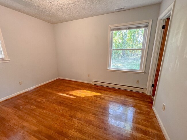 Building Photo - 3Bed/1.5bath Troy VA Rental