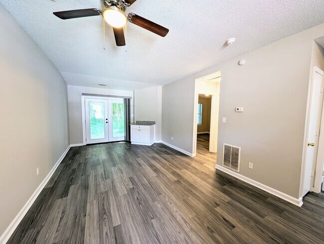 Building Photo - 1917 Tischer Rd