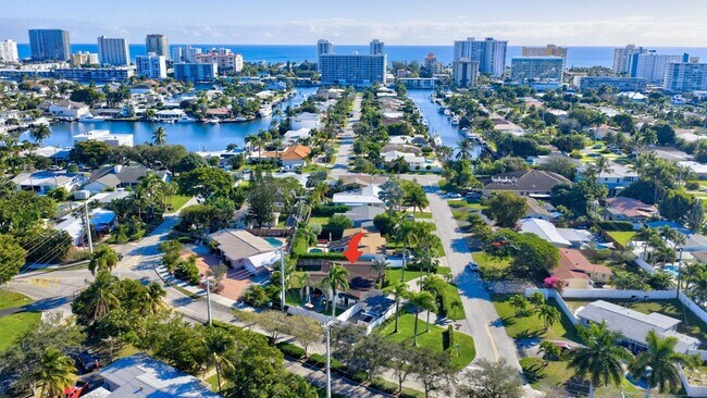 Building Photo - 2601 NE 8th Ct