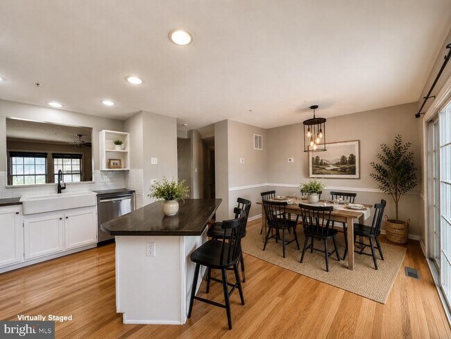Building Photo - 2107 Mardic Dr