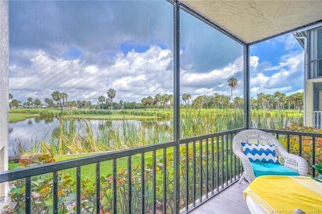 Building Photo - 5553 NE Gulfstream Way