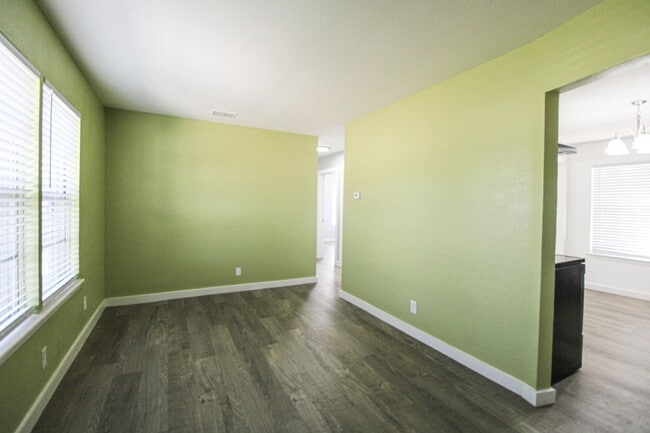 Building Photo - 2950 Lasses Blvd